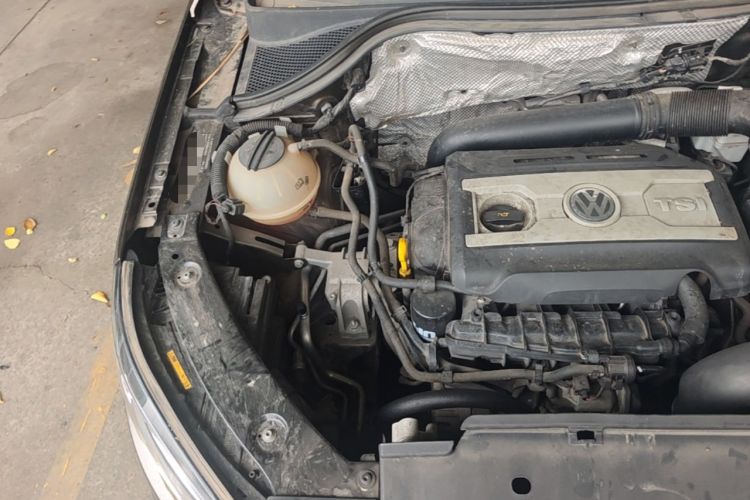 Used Volkswagen Tiguan 2016 300TSI Automatic Two-Wheel Drive Luxury Edition Engine Bay Right