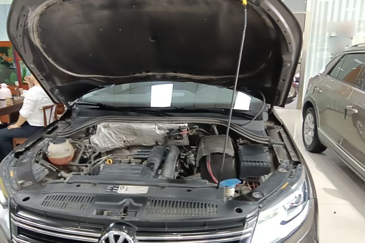 Used Volkswagen Tiguan 2016 280TSI Automatic Two-Wheel Drive Silk Road Comfort Edition Engine Bay