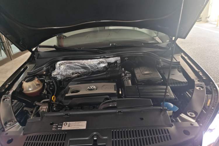 Used Volkswagen Tiguan 2016 300TSI Automatic All-Wheel Drive Luxury Edition Engine Bay
