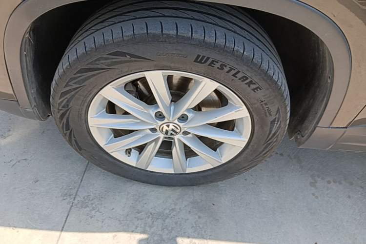 Used Volkswagen Tiguan 2016 280TSI Automatic Two-Wheel-Drive Silk Road Style Edition Exterior 4