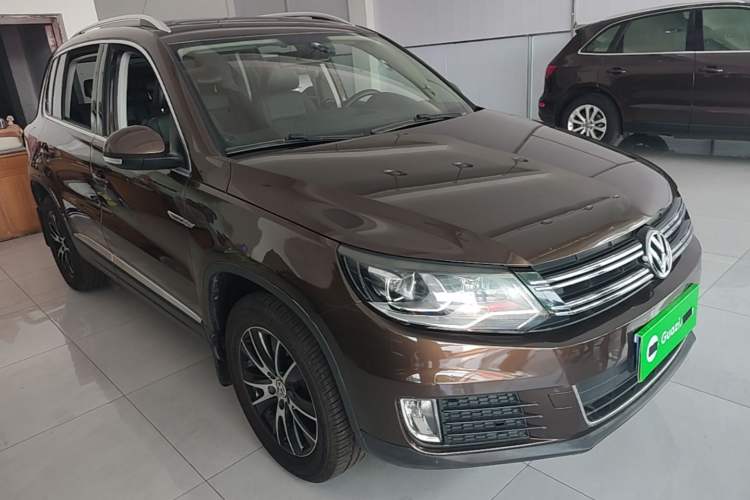 Used Volkswagen Tiguan 2016 300TSI Automatic All-Wheel Drive Luxury Edition Front Right 45 Deg