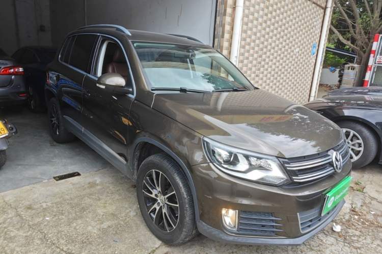 Used Volkswagen Tiguan 2016 300TSI Automatic Two-Wheel Drive Luxury Edition Front Right 45 Deg