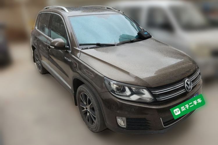 Used Volkswagen Tiguan 2016 300TSI Automatic All-Wheel Drive Luxury Edition Front Right 45 Deg