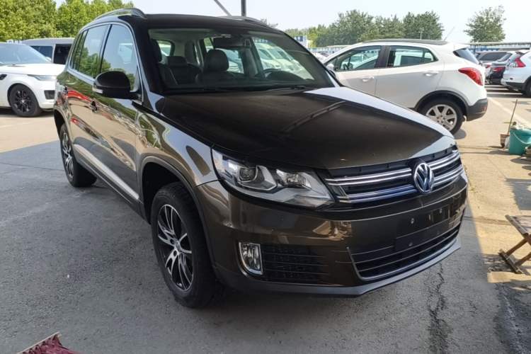 Used Volkswagen Tiguan 2016 300TSI Automatic Two-Wheel Drive Luxury Edition Front Right 45 Deg