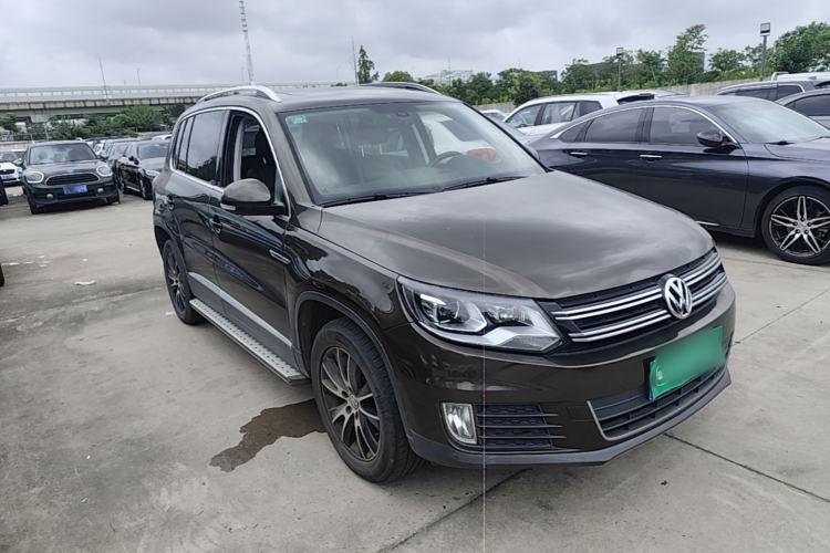 Used Volkswagen Tiguan 2016 300TSI Automatic All-Wheel Drive Luxury Edition Front Right 45 Deg