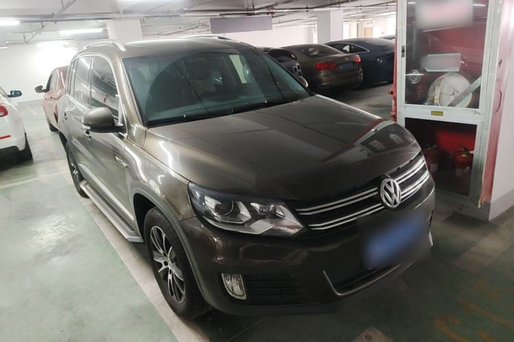 Used Volkswagen Tiguan 2016 300TSI Automatic All-Wheel Drive Luxury Edition Front Right 45 Deg