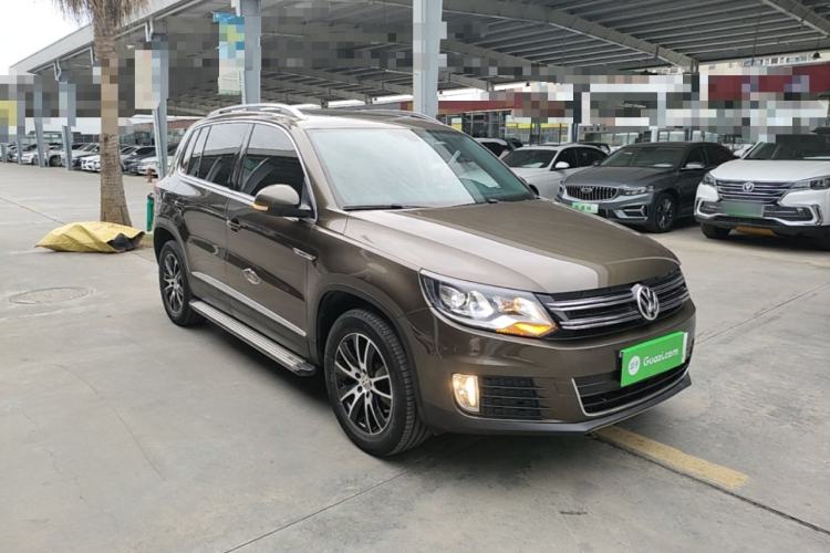 Used Volkswagen Tiguan 2016 300TSI Automatic All-Wheel Drive Luxury Edition Front Right 45 Deg