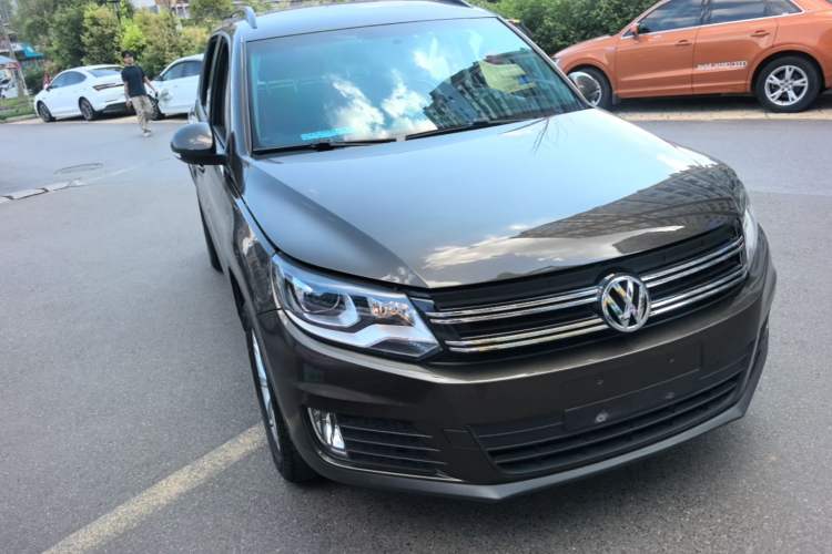 Used Volkswagen Tiguan 2016 280TSI Automatic Two-Wheel-Drive Silk Road Style Edition Front Right 45 Deg