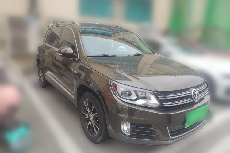 Used Volkswagen Tiguan 2016 300TSI Automatic All-Wheel Drive Luxury Edition Front Right 45 Deg