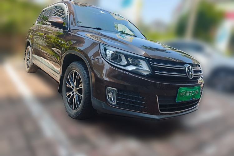 Used Volkswagen Tiguan 2016 300TSI Automatic All-Wheel Drive Luxury Edition Front Right 45 Deg