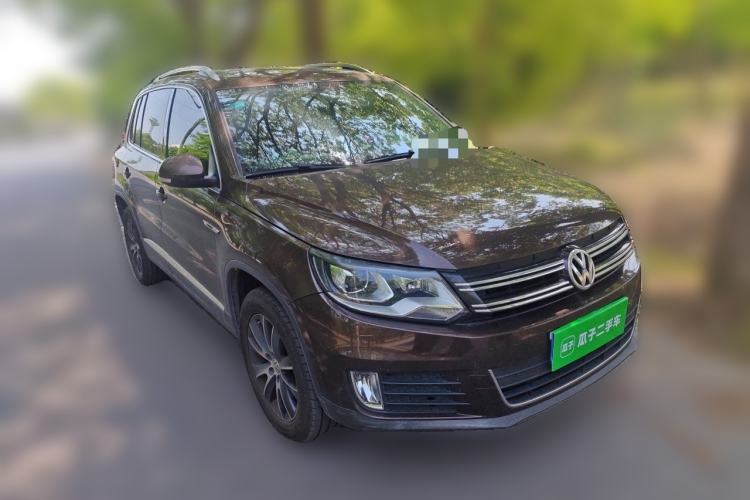 Used Volkswagen Tiguan 2016 300TSI Automatic All-Wheel Drive Luxury Edition Front Right 45 Deg