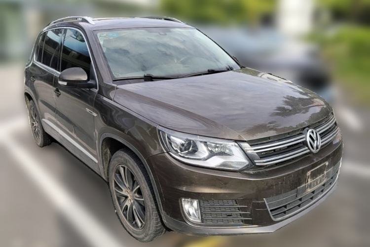 Used Volkswagen Tiguan 2016 300TSI Automatic All-Wheel Drive Luxury Edition Front Right 45 Deg