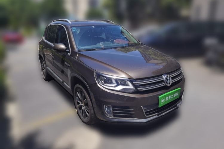 Used Volkswagen Tiguan 2016 300TSI Automatic All-Wheel Drive Luxury Edition Front Right 45 Deg