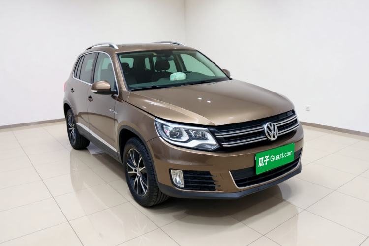 Used Volkswagen Tiguan 2016 300TSI Automatic All-Wheel Drive Luxury Edition Front Right 45 Deg