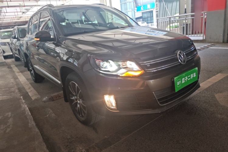 Used Volkswagen Tiguan 2016 300TSI Automatic All-Wheel Drive Luxury Edition Front Right 45 Deg