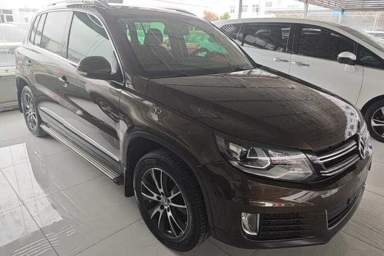 Used Volkswagen Tiguan 2016 300TSI Automatic Two-Wheel Drive Luxury Edition Front Right 45 Deg