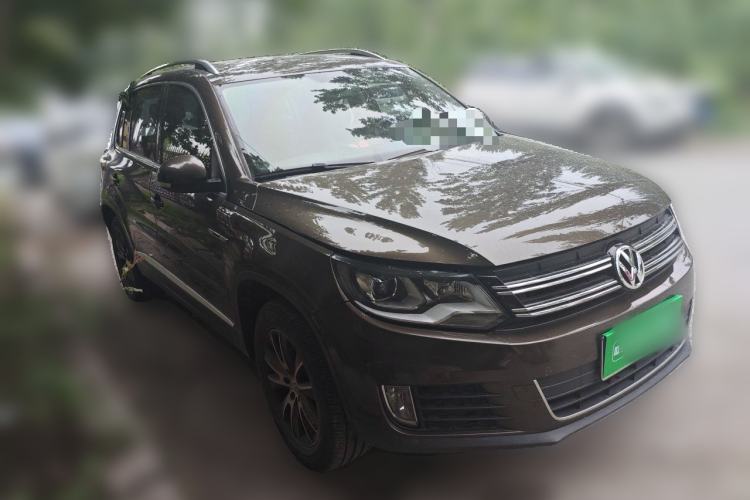 Used Volkswagen Tiguan 2016 330TSI Automatic All-Wheel Drive Luxury Edition Front Right 45 Deg