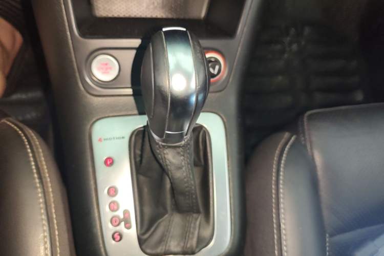 Used Volkswagen Tiguan 2016 300TSI Automatic All-Wheel Drive Luxury Edition Gear Lever
