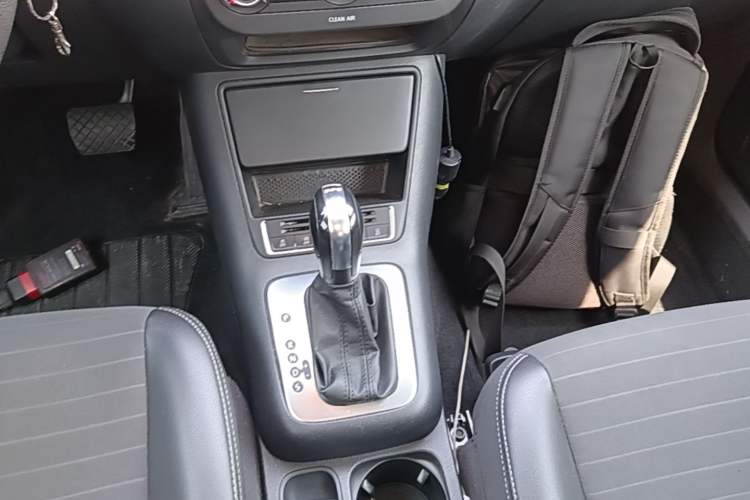 Used Volkswagen Tiguan 2016 280TSI Automatic Two-Wheel-Drive Silk Road Style Edition Gear Lever