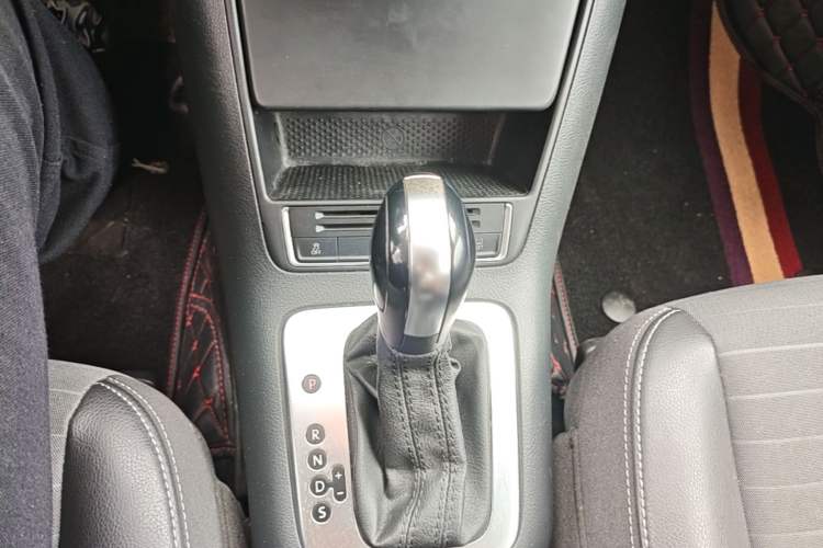 Used Volkswagen Tiguan 2016 300TSI Automatic Two-Wheel Drive Trend Edition Gear Lever
