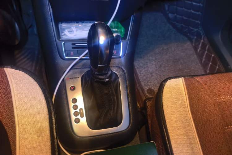 Used Volkswagen Tiguan 2016 300TSI Automatic All-Wheel Drive Fashion Vision Edition Gear Lever