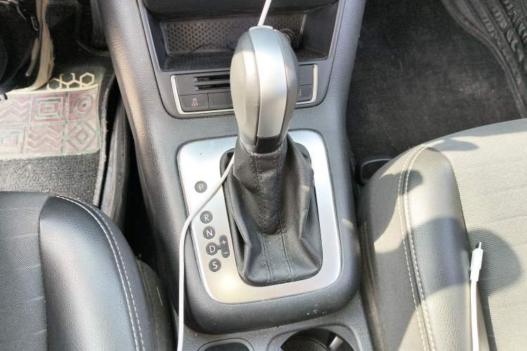 Used Volkswagen Tiguan 2016 300TSI Automatic Two-Wheel Drive Trend Edition Gear Lever