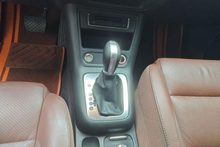 Used Volkswagen Tiguan 2016 300TSI Automatic Two-Wheel Drive Luxury Edition Gear Lever