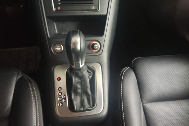 Used Volkswagen Tiguan 2016 300TSI Automatic Two-Wheel Drive Luxury Edition Gear Lever