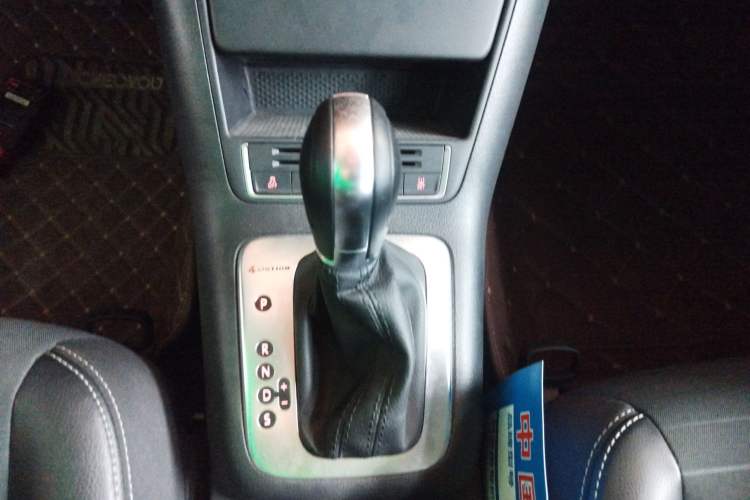Used Volkswagen Tiguan 2016 300TSI Automatic All-Wheel Drive Fashion Vision Edition Gear Lever