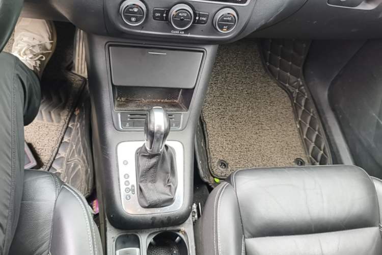 Used Volkswagen Tiguan 2016 300TSI Automatic Two-Wheel Drive Comfort Edition Gear Lever