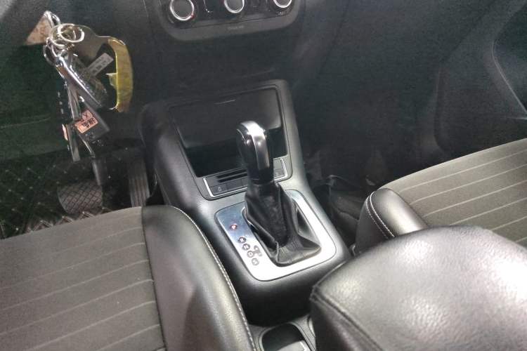 Used Volkswagen Tiguan 2016 300TSI Automatic Two-Wheel Drive Trend Edition Gear Lever