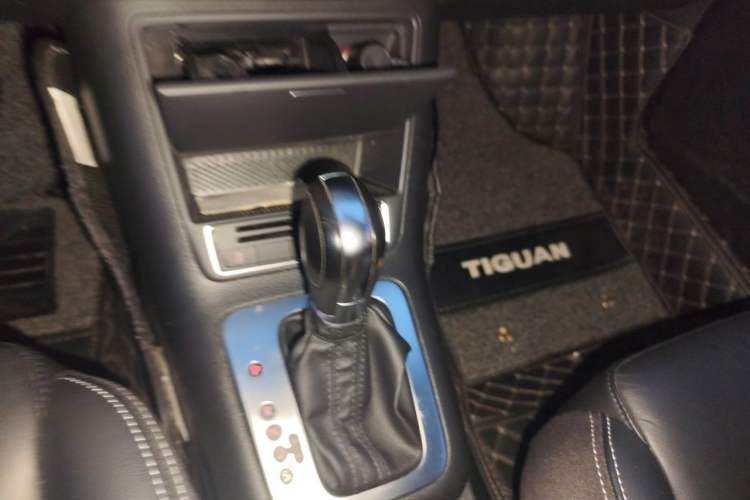 Used Volkswagen Tiguan 2016 300TSI Automatic Two-Wheel Drive Comfort Edition Gear Lever