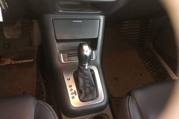 Used Volkswagen Tiguan 2016 300TSI Automatic Two-Wheel Drive Comfort Edition Gear Lever