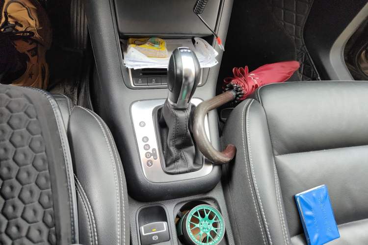 Used Volkswagen Tiguan 2016 280TSI Automatic Two-Wheel Drive Silk Road Comfort Edition Gear Lever