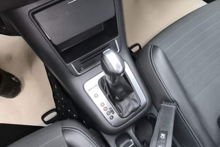 Used Volkswagen Tiguan 2016 300TSI Automatic All-Wheel Drive Fashion Vision Edition Gear Lever
