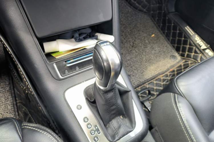 Used Volkswagen Tiguan 2016 280TSI Automatic Two-Wheel Drive Silk Road Comfort Edition Gear Lever