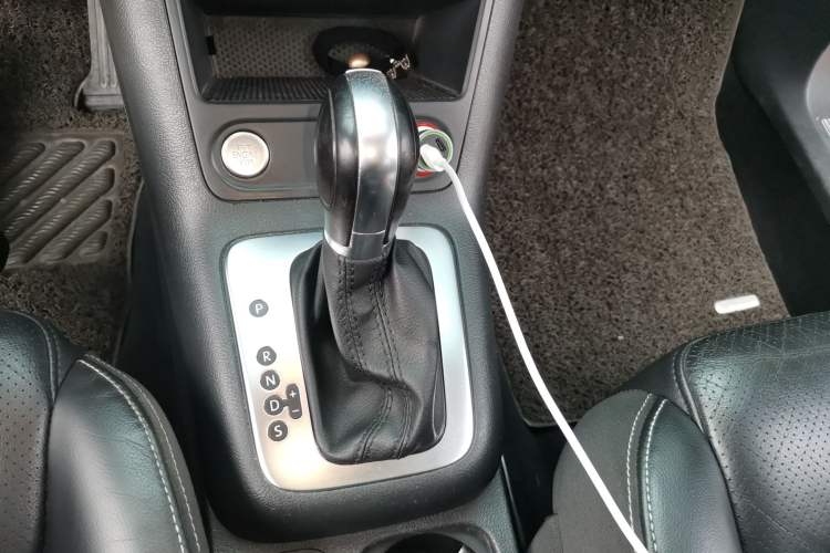 Used Volkswagen Tiguan 2016 300TSI Automatic Two-Wheel Drive Luxury Edition Gear Lever