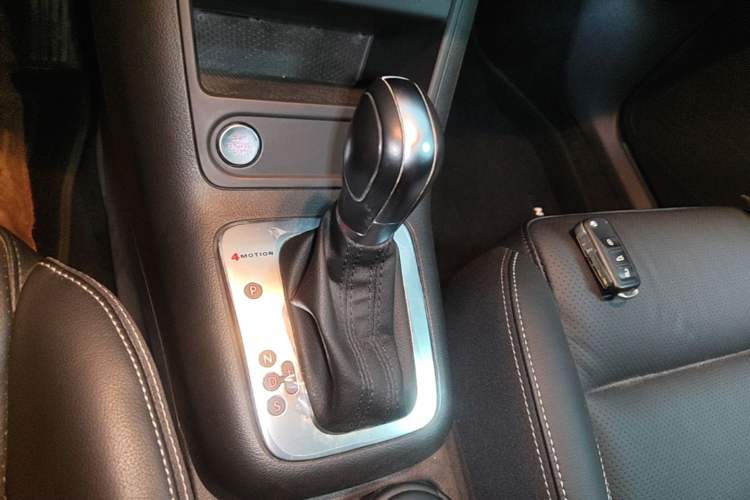Used Volkswagen Tiguan 2016 300TSI Automatic All-Wheel Drive Luxury Edition Gear Lever