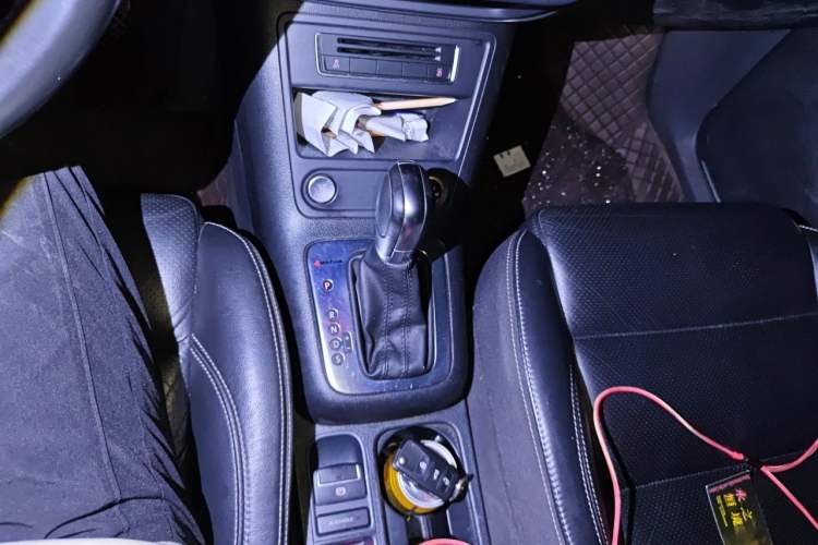 Used Volkswagen Tiguan 2016 300TSI Automatic All-Wheel Drive Luxury Edition Gear Lever