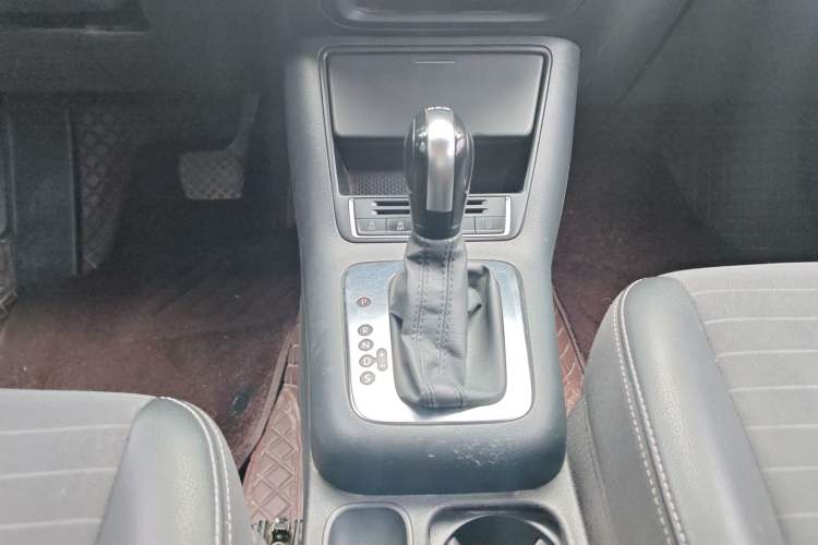 Used Volkswagen Tiguan 2016 280TSI Automatic Two-Wheel-Drive Silk Road Style Edition Gear Lever