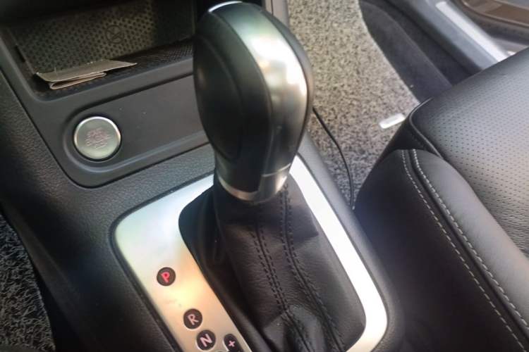 Used Volkswagen Tiguan 2016 300TSI Automatic Two-Wheel Drive Luxury Edition Gear Lever