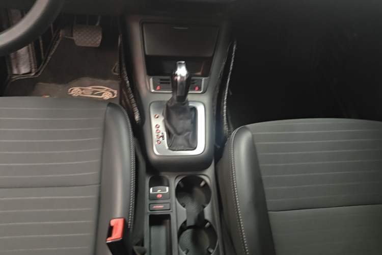 Used Volkswagen Tiguan 2016 300TSI Automatic Two-Wheel Drive Trend Edition Gear Lever