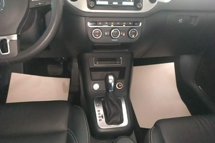 Used Volkswagen Tiguan 2016 300TSI Automatic Two-Wheel Drive Luxury Edition Gear Lever