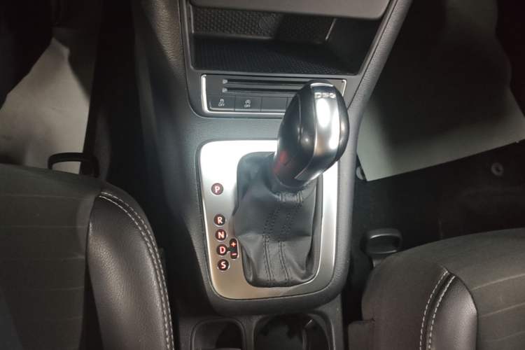 Used Volkswagen Tiguan 2016 280TSI Automatic Two-Wheel-Drive Silk Road Style Edition Gear Lever
