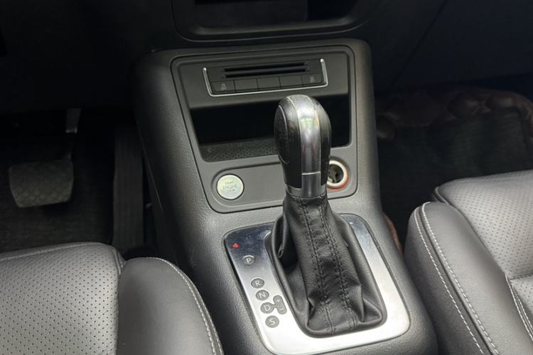 Used Volkswagen Tiguan 2016 300TSI Automatic All-Wheel Drive Luxury Edition Gear Lever