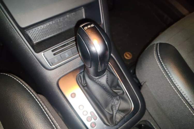 Used Volkswagen Tiguan 2016 280TSI Automatic Two-Wheel-Drive Silk Road Style Edition Gear Lever