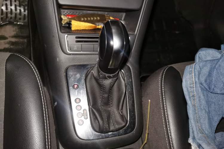Used Volkswagen Tiguan 2016 300TSI Automatic Two-Wheel Drive Trend Edition Gear Lever