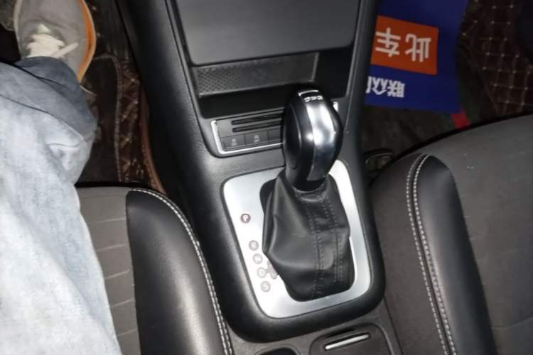 Used Volkswagen Tiguan 2016 280TSI Automatic Two-Wheel-Drive Silk Road Style Edition Gear Lever