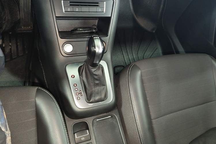 Used Volkswagen Tiguan 2016 280TSI Automatic Two-Wheel-Drive Silk Road Style Edition Gear Lever