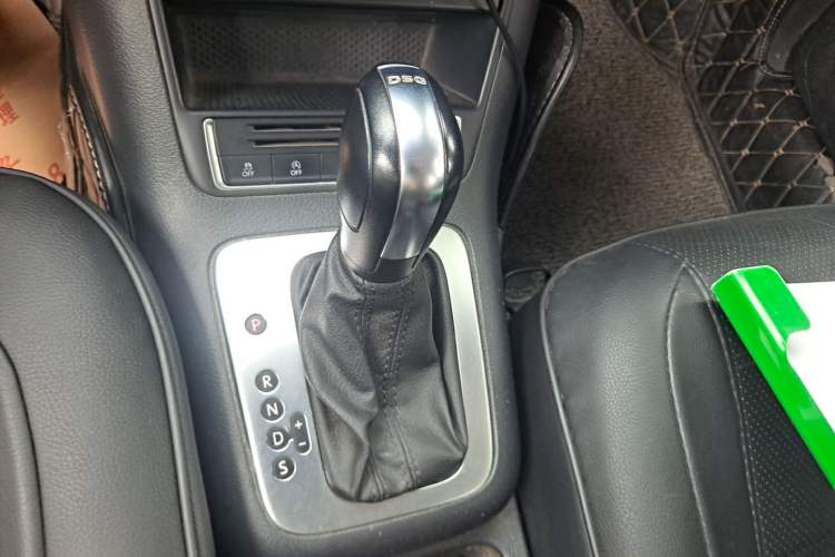 Used Volkswagen Tiguan 2016 280TSI Automatic Two-Wheel-Drive Silk Road Style Edition Gear Lever